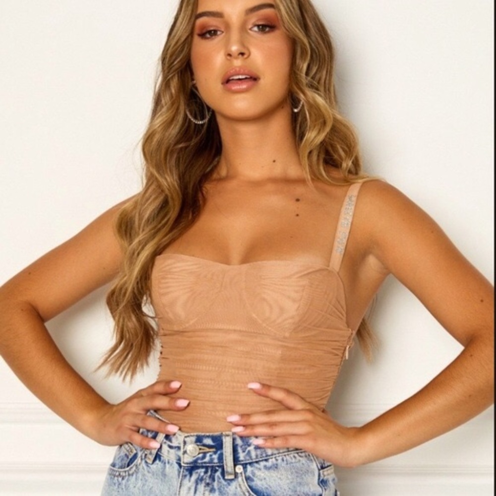 White fox boutique nude bodysuit✨